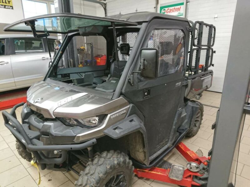 Montáž kabiny can-am Defender